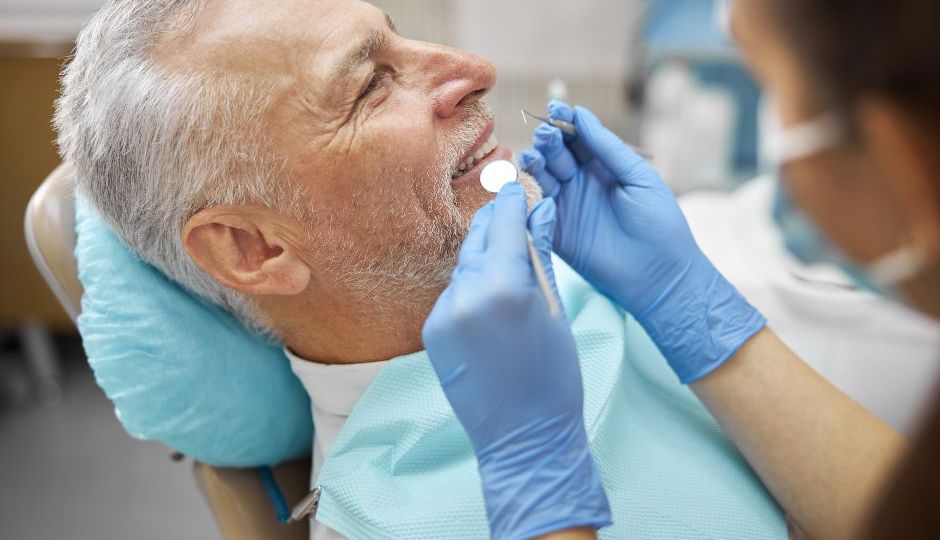 Tercera edad y salud bucal: cuidados esenciales a tener en cuenta